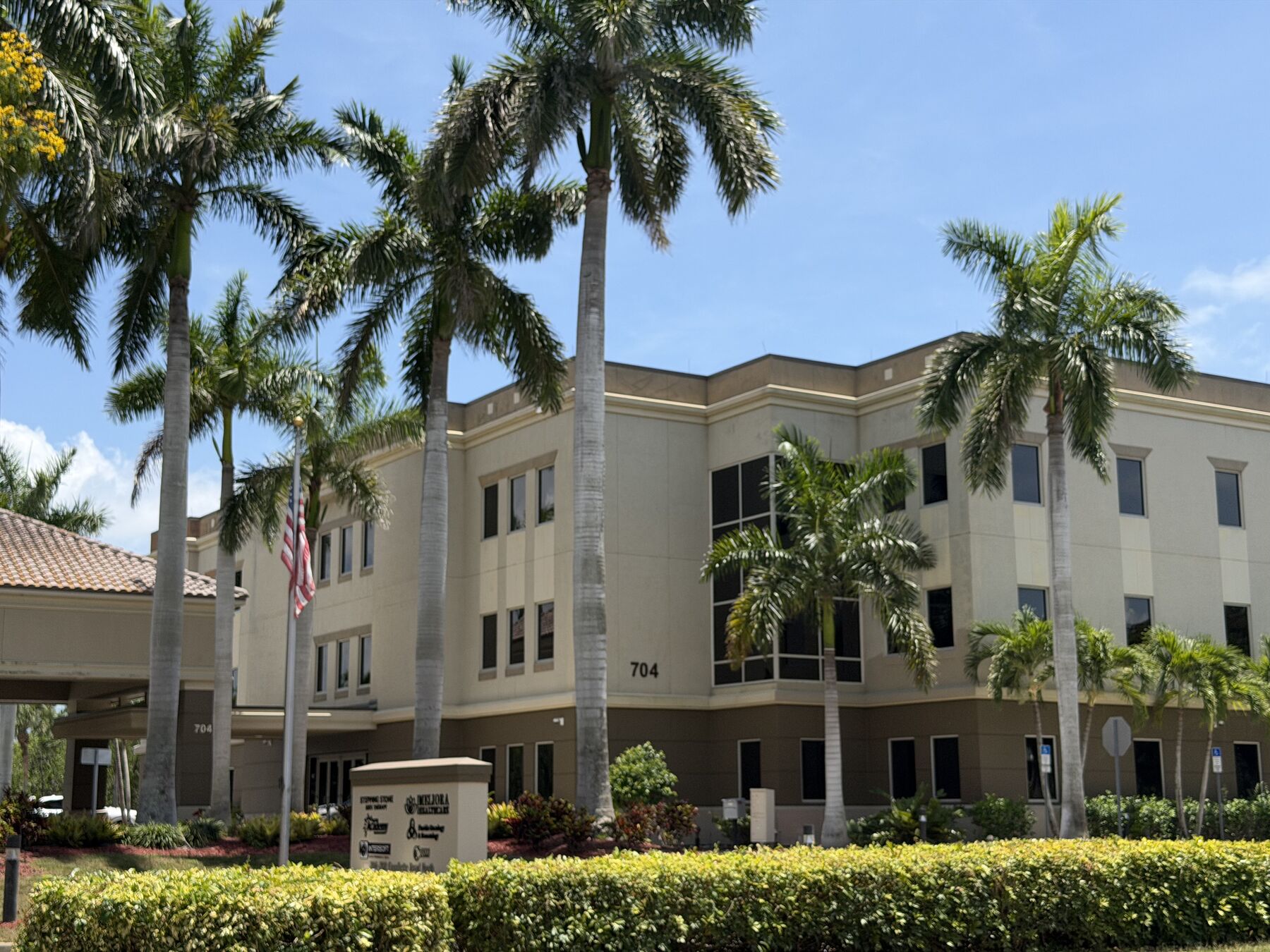 704 Goodlette-Frank Rd N — ShoreOffices, Naples FL