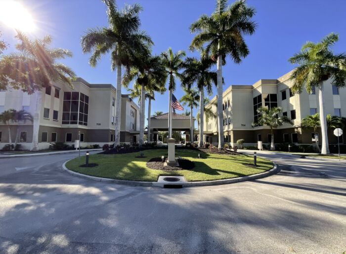 704 Goodlette-Frank Rd N entrance — ShoreOffices, Naples FL